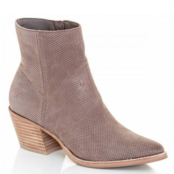 Womens boots - Picture 5 of 8